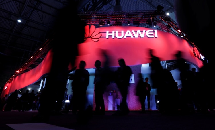 El logo de Huawei en el Word Mobile Congress de Barcelona (REUTERS/Eric Gaillard/archivo)