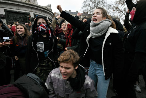 Estudiantes de secundaria corean consignas durante una manifestación en París, el 7 de diciembre de 2018, para protestar contra las diferentes reformas educativas. Foto: AFP