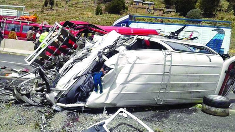 Fatal accidente en Achacachi deja al menos 15 muertos