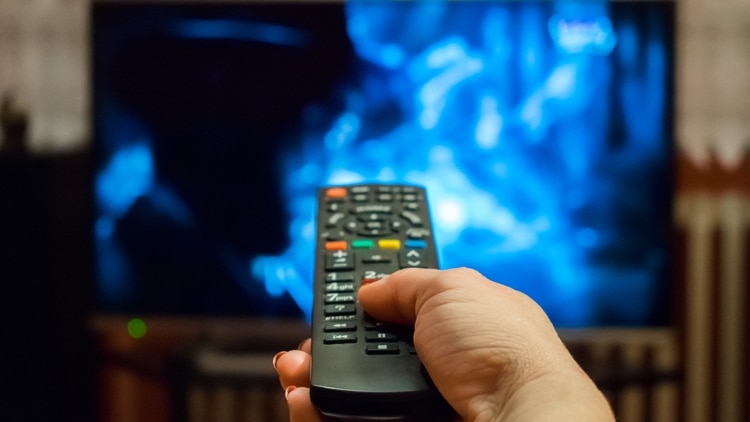 La televisión sigue siendo el medio preferido para informarse, pero ya la afecta el streaming.