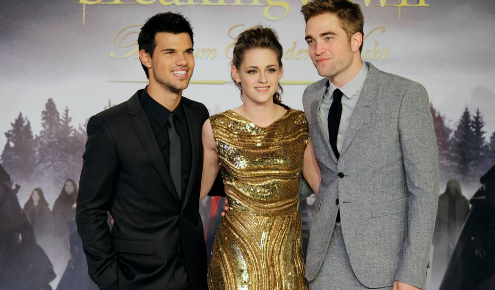 De izquierda a derecha: Taylor Lautner, Kristen Stewart, Robert Pattinson, en el estreno de 