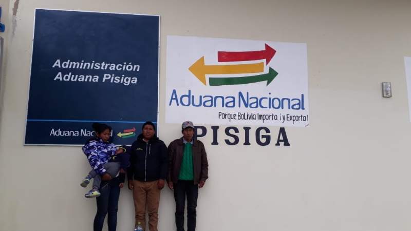 Familia boliviana fue retenida en frontera de Pisiga por un error de Aduana