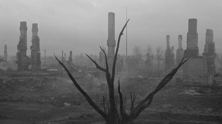 Rovaniemi, en el norte de Finlandia, luego del paso de los nazis. Antiguos aliados de Finlandia para expulsar a los soviéticos, la Alemania de Adolf Hitler transformó la ciudad de Papá Noel en cenizas