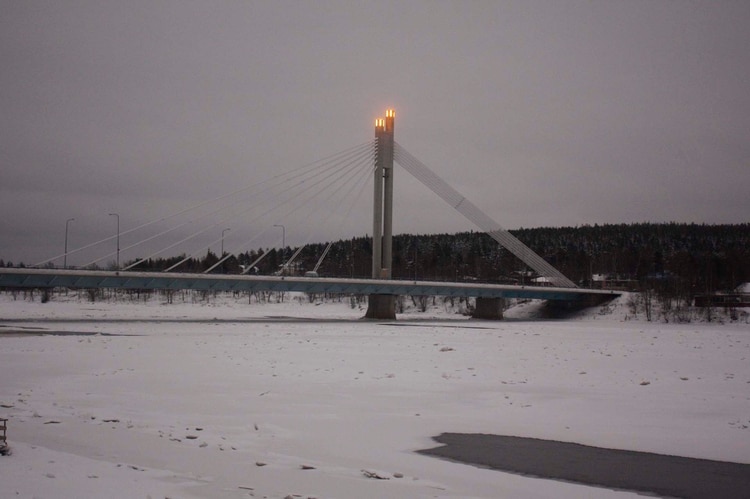 Puente Vela de Leñador, en Rovaniemi