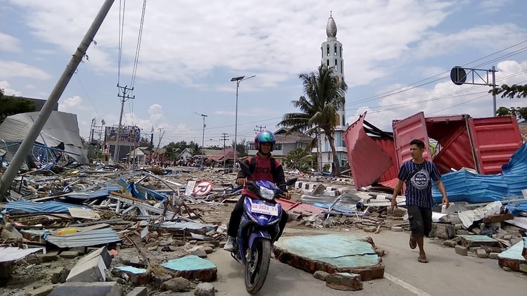 Imagen del tsunami en Indonesia en septiembre (AFP)