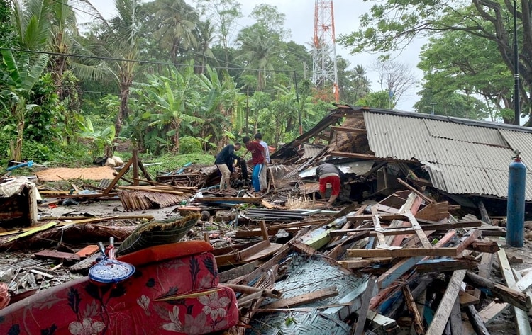 El tsunami de este sábado dejó al menos 168 muertos en Indonesia (EFE)