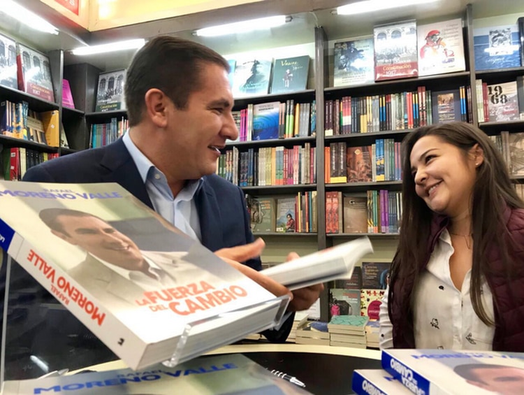 En marzo de 2017, Rafael Moreno Valle publica “La Fuerza del Cambio”, su libro autobiográfico (Foto: Twitter Rafael Moreno Valle)