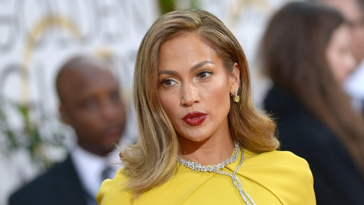 Jennifer Lopez es cantante, bailarina, actriz, compositora, diseñadora de moda y productora discográfica