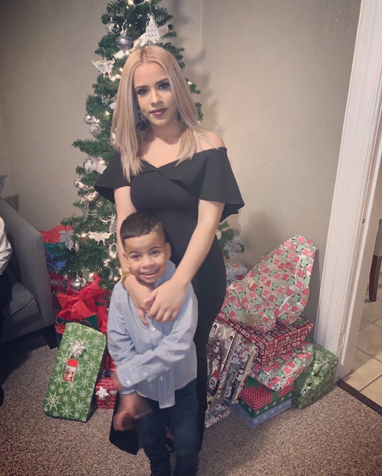 El pequeño Jariel y su madre Yerelyn (Foto: @spanishbarbie22)