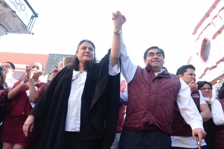 Ha sido presidente estatal del PRD en Puebla y diputado federal por su estado natal (Foto: Twitter Miguel Barbosa)