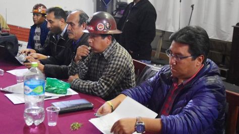 La dirigencia de la COB en el ampliado de emergencia realizado este jueves en La Paz. Foto: APG