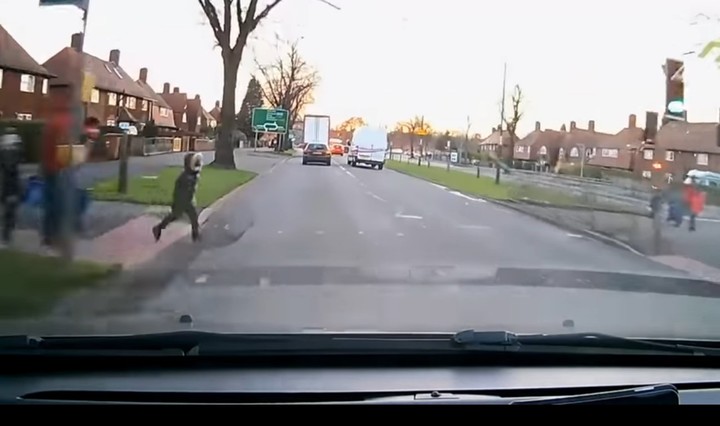 Un niño fue atropellado en Inglaterra