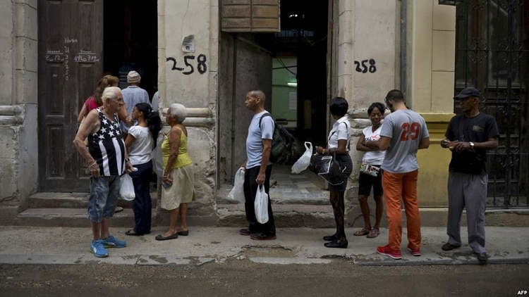 “Inventar” y “resolver” son dos verbos claves del día a día del cubano (Foto: Martí Noticias)