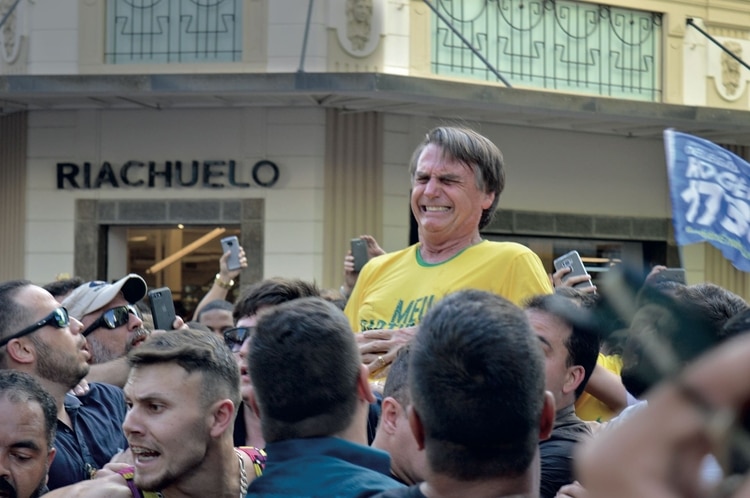 Bolsonaro fue atacado con un puñal el 6 de septiembre, durante la campaña electoral (Raysa LEITE / AFP)