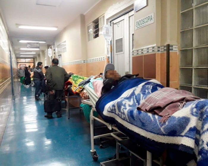 ATENCIÓN DE ENFERMOS EN LOS PASILLOS. DRAMÁTICA SITUACIÓN DE HOSPITALES PÚBLICOS.