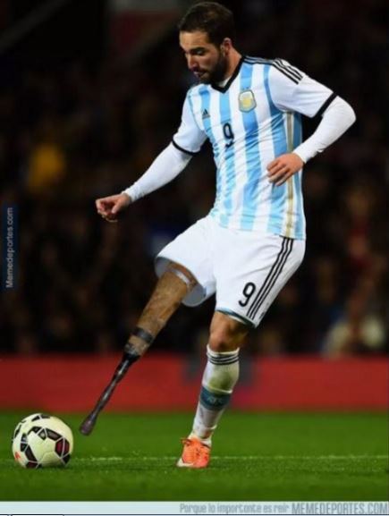 A Higuaín no le perdonan sus fallos de cara al gol...