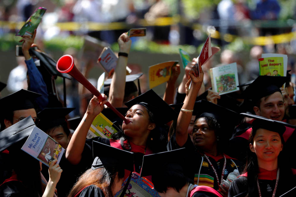Foto: Estudiantes de la Universidad de Harvard, en Cambridge, durante su ceremonia de graduaciÃ³n. (Reuters)