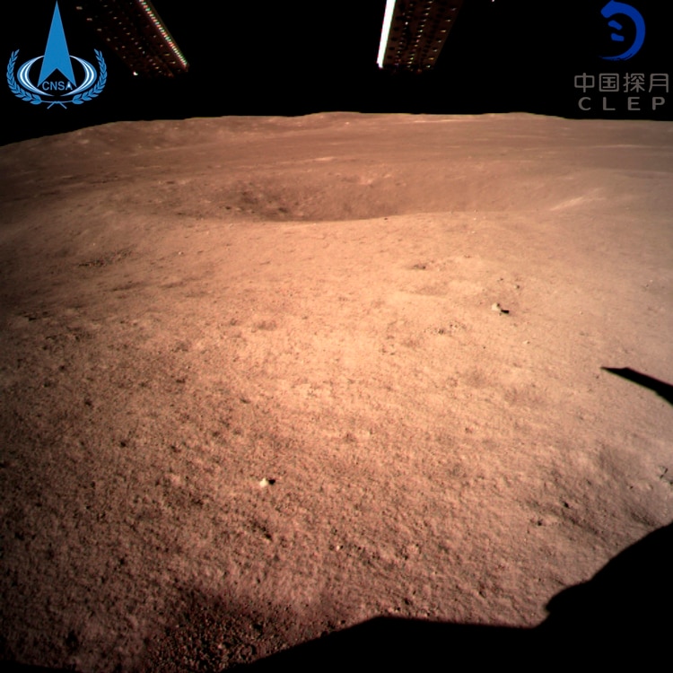 La primera imagen de la cara oculta de luna tomada por Chang’e-4 tras el alunizaje. (Administración Espacial Nacional China/Xinhua News Agency via AP)