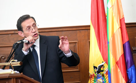 El presidente del Tribunal Supremo de Justicia (TSJ), José Antonio Revilla, en la entrega de su informe.