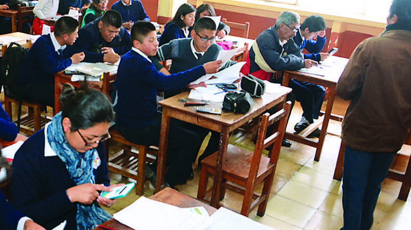 Determinan ampliar la carga horaria de física y química para 3ro y 4to de secundaria