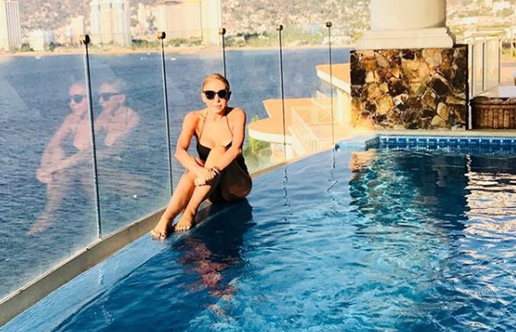 La conductora Laura Bozzo presume su cuerpo en bikini en las fotografías de sus redes sociales (Foto: Instagram)