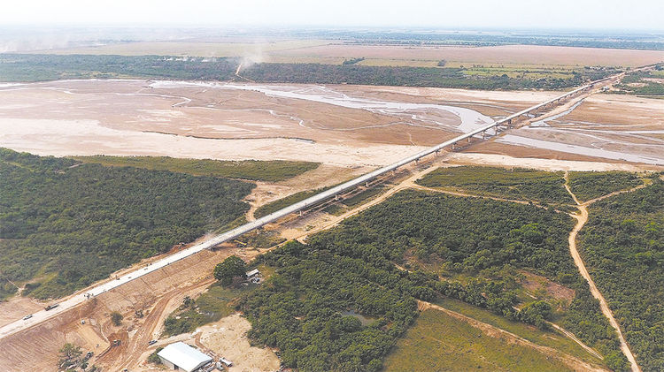 Banegas. Este puente tiene una longitud de 1.440 metros. Foto: ABC