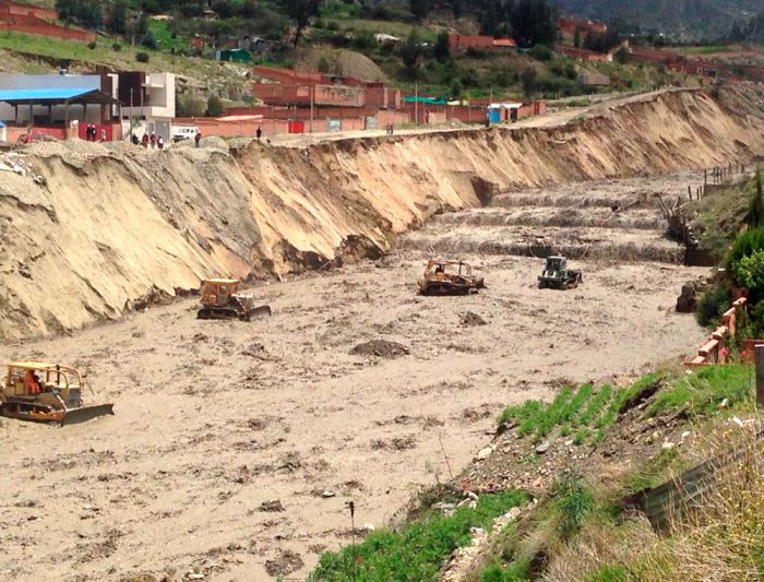 RÍO ORKOJAHUIRA ES UNO DE LOS MÁS RIESGOSOS EN LA PAZ, CUANDO SE REGISTRAN FUERTES LLUVIAS.