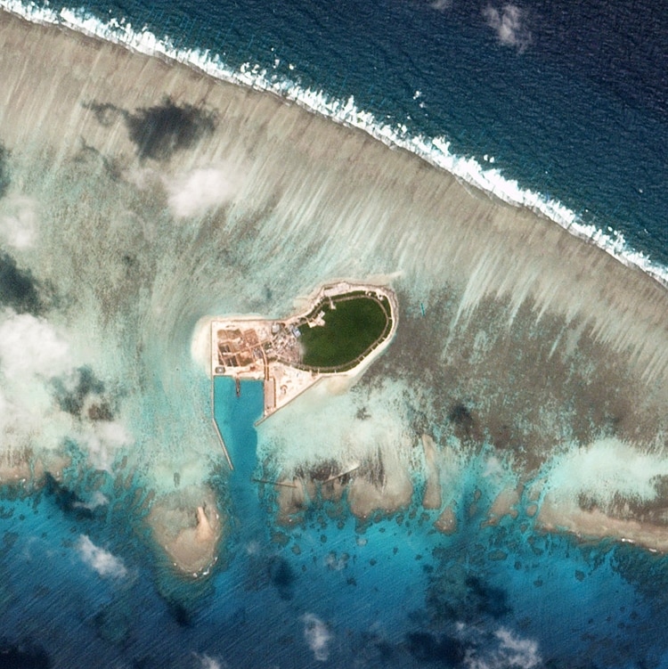 Imagen satelital de una de las Islas Paracel (Reuters)