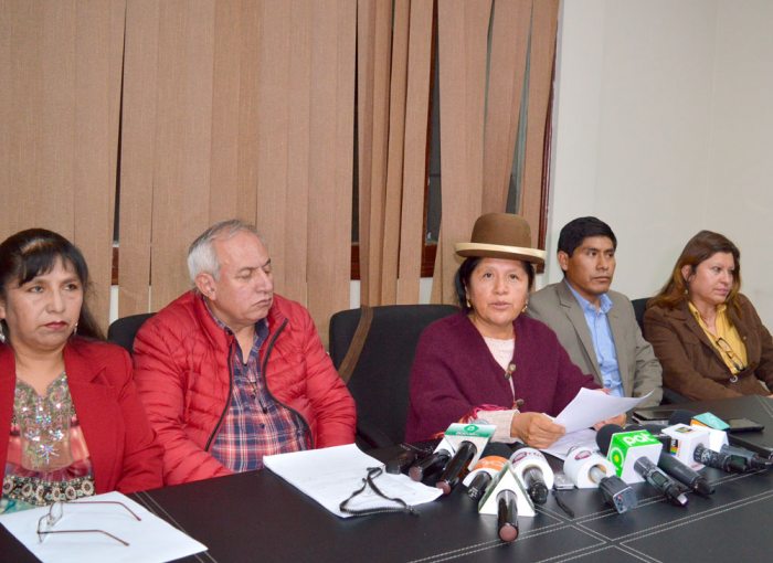 VOCALES DEL TRIBUNAL SUPREMO ELECTORAL QUE APROBARON LA REPOSTULACIÓN DE EVO MORALES Y SOBRE LOS CUALES AHORA SE AHONDÓ LA DESCONFIANZA DE OPOSITORES Y ACTIVISTAS.