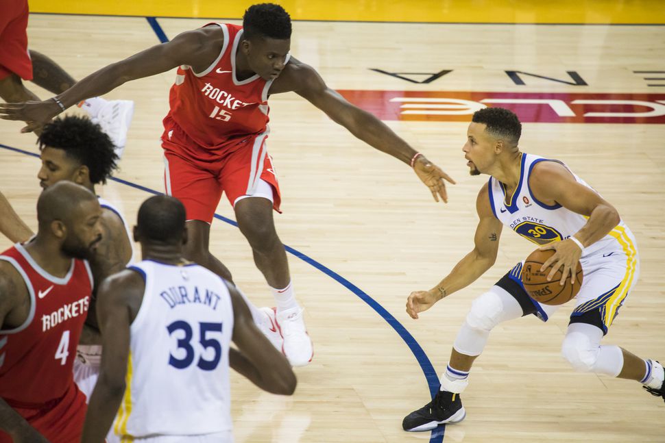 steph-curry-nba-oakland-warriors-101717-0520