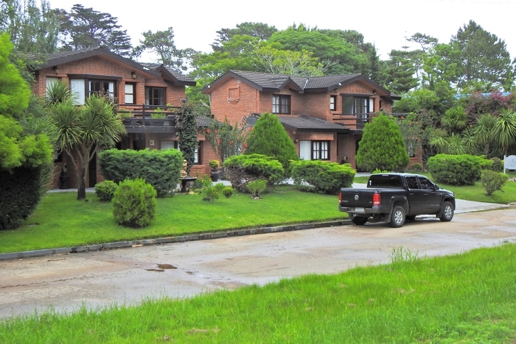 La mansión se construyó en 2004 y en 2014 fue vendida a un magnate brasileño en 1,4 millones de dólares, una cifra muy por debajo de los valores estimados