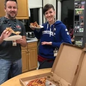 Pizza desde Canadá para los empleados estatales de EE.UU. que trabajan sin cobrar