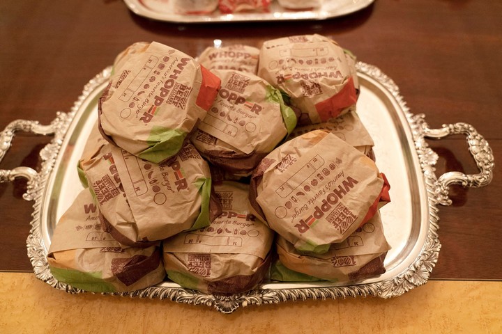 Vista de una bandeja de hamburguesas en la Casa Blanca./ EFE