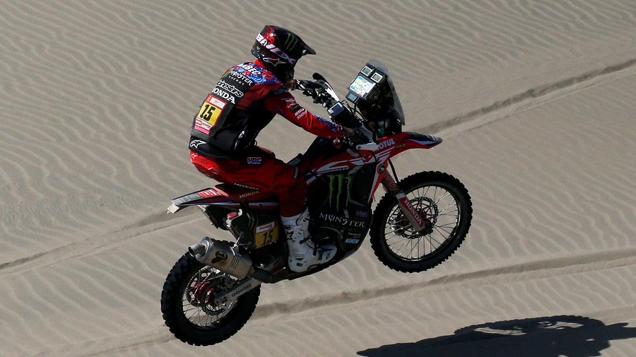 Resultado de imagen para Brabec, que venÃa como lÃder en motos, quedó fuera de carrera por una averÃa