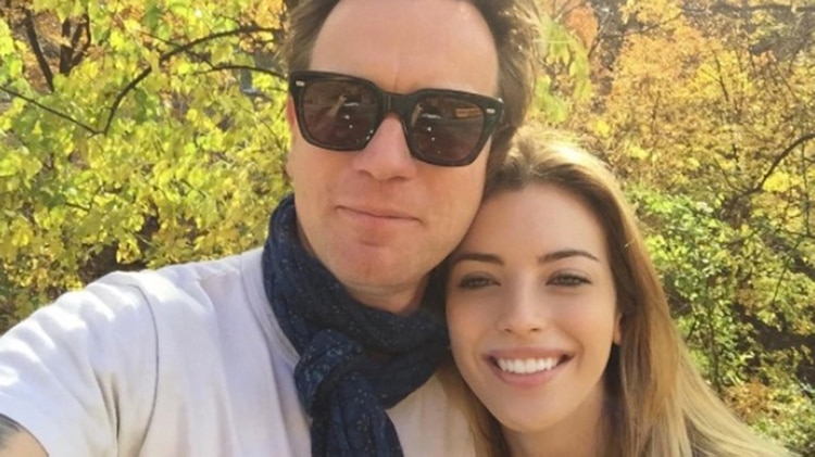 La hija de Ewan McGregor lo insultó públicamente por dejar a su madre por la amante