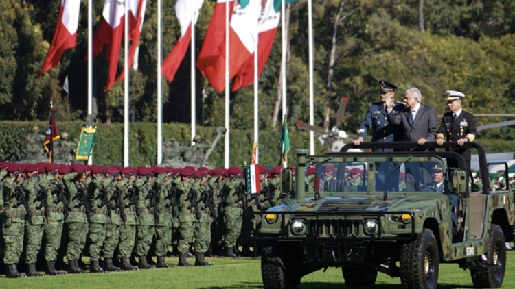 Amnistía Internacional recomendó desistir de la intención de crear la Guardia Nacional conformada total o parcialmente con elementos militares (Foto: Lopezobrador.org.mx)