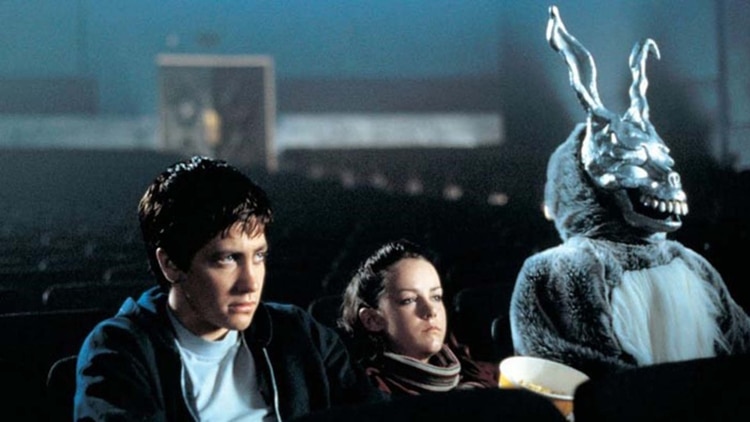 La película cuenta la historia de Donnie, un adolescente que tiene visiones sobre un siniestro conejo gigante llamado Frank que predice el fin del mundo. Se transformó en una película de culto.