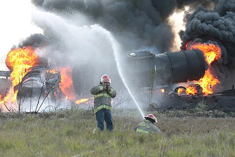 Explosión de un camión cisterna, en el Valle de México, en 2015. (Foto: Especial)