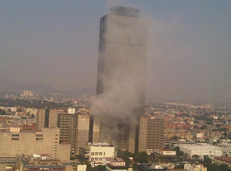 La concentración de gas metano ocasionó la explosión en la Torre Ejecutiva de Pemex en 2013. (Foto: Cuartoscuro)