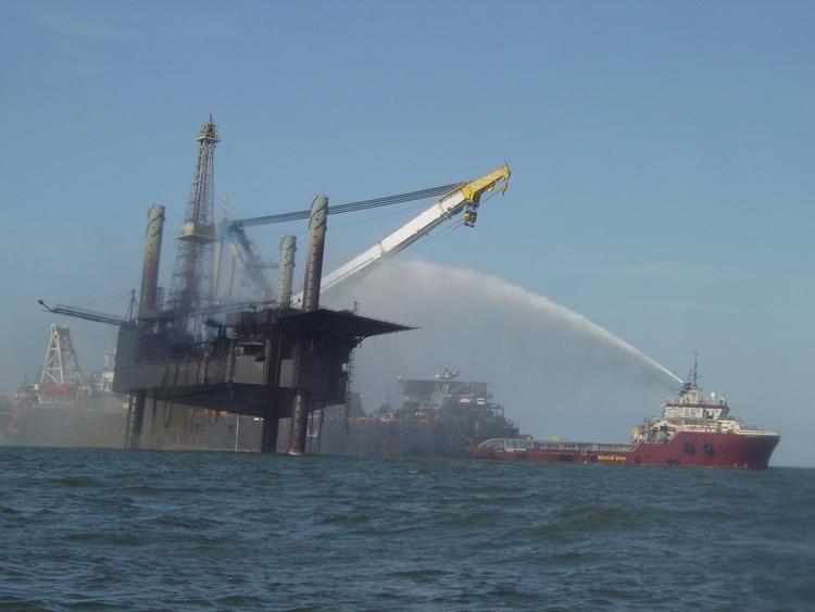 El choque de las plataformas Usumacinta y Kab 101, en 2007. (Foto: Especial)