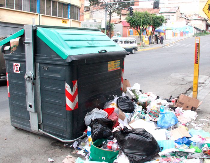 La ciudad de La Paz comenzó a inundarse de basura por el cierre del relleno sanitario de Alpacoma.