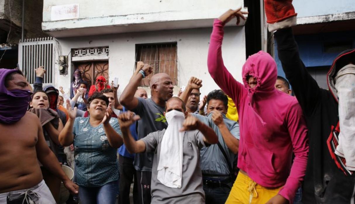 Cotiza se levanta contra Nicolás Maduro en feroz enfrentamiento tras sublevación militar de la Guardia Nacional Bolivariana (GNB) | FOTOS