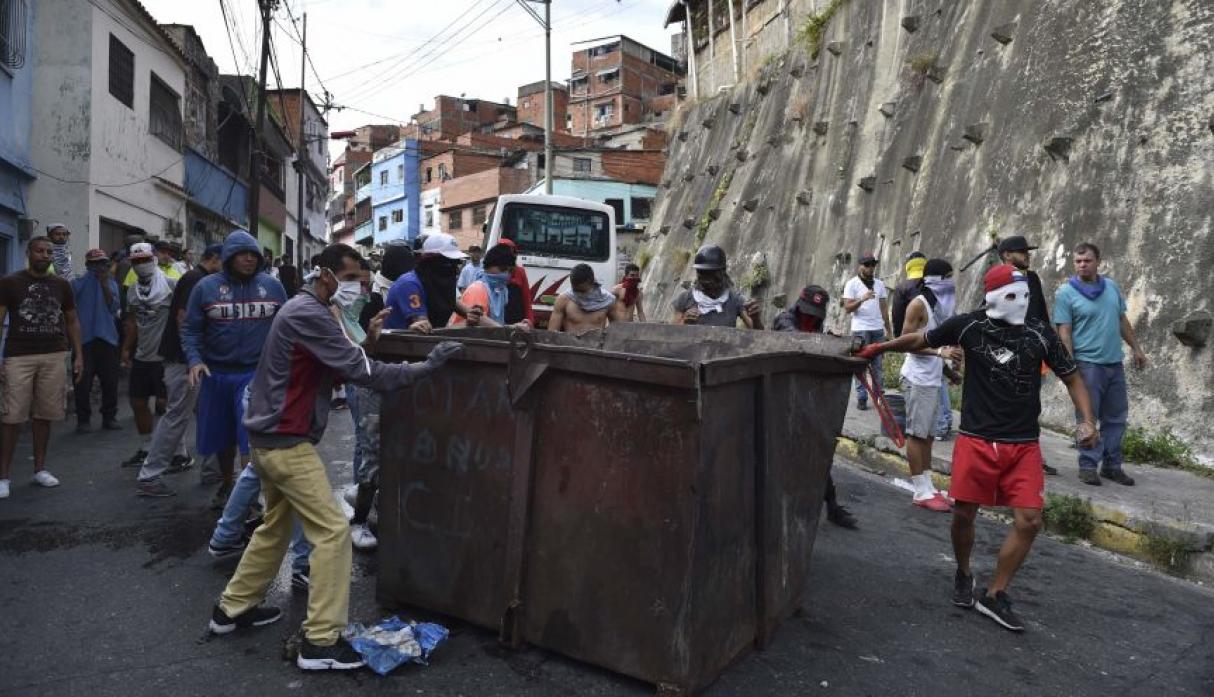 Cotiza se levanta contra Nicolás Maduro en feroz enfrentamiento tras sublevación militar de la Guardia Nacional Bolivariana (GNB) | FOTOS