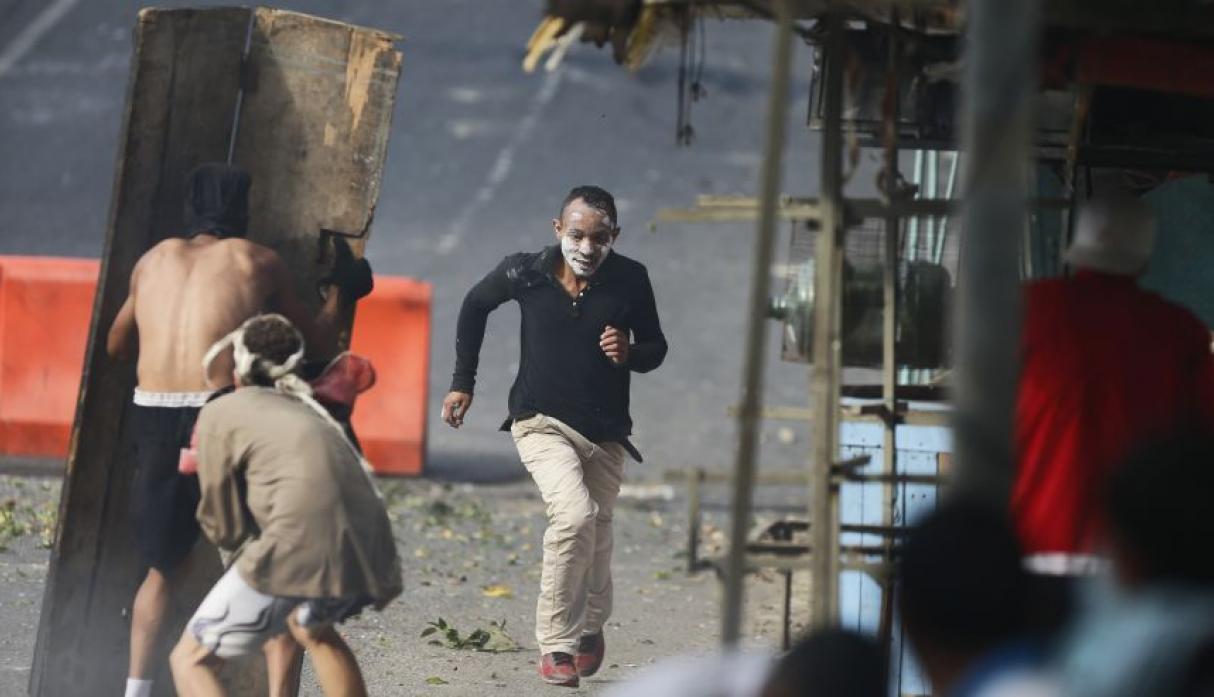 Cotiza se levanta contra Nicolás Maduro en feroz enfrentamiento tras sublevación militar de la Guardia Nacional Bolivariana (GNB) | FOTOS