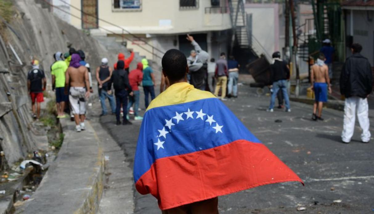 Cotiza se levanta contra Nicolás Maduro en feroz enfrentamiento tras sublevación militar de la Guardia Nacional Bolivariana (GNB) | FOTOS