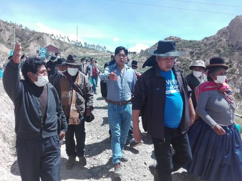 Pobladores de Achocalla usan barbijos por la contaminación en Alpacoma. Foto: Productora Multimedia