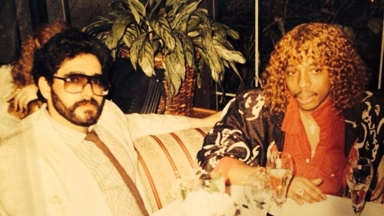 Nelson Aguilar (izq.), un traficante de los ’80s, con el músico Rick James en el club del Mutiny.