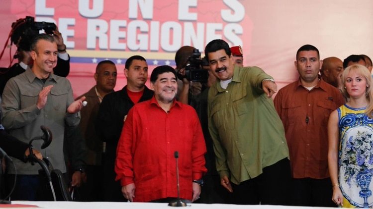 Diego Maradona junto a Nicolás Maduro