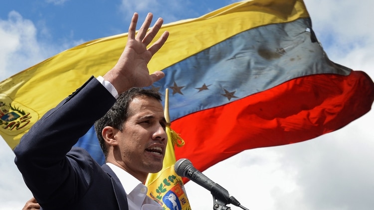 Juan Guaidó juró este miércoles como presidente interino de Venezuela (AFP)