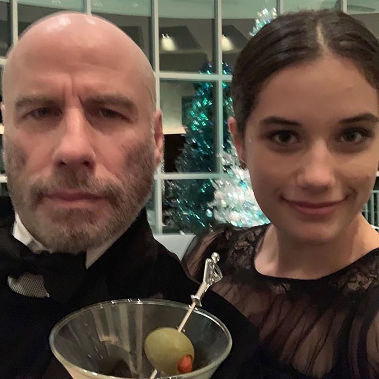 John Travolta comenzó el 2019 con una radical cambio de look. En esta foto está con su hija Ella